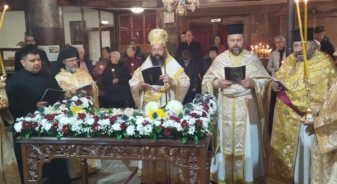 На Велики Петък – Смолянският епископ  Висарион възглави  последованието Опело  Христово  в храм „Св. вмчца Неделя”в кв. Райково
