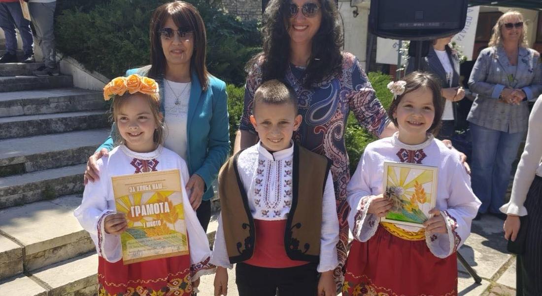Първо място за талантливите първокласници от СУ „Отец Паисий“ – Смолян на националния ученически празник в Благоевград