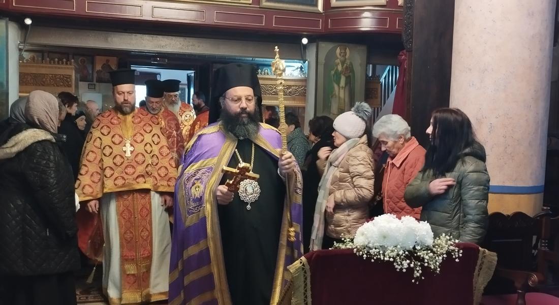 Смолянският епископ Висарион възглави архиерейска св. Литургия  в храм „Св. Атанасий Велики” в  Чепеларе
