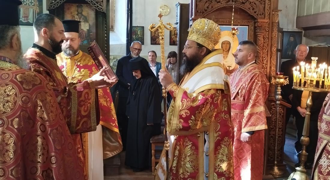 Смолянският епископ Висарион възглави архиерейска св. Литургия в храм „Св. вмчк Георги  Победоносец„ в град Смолян
