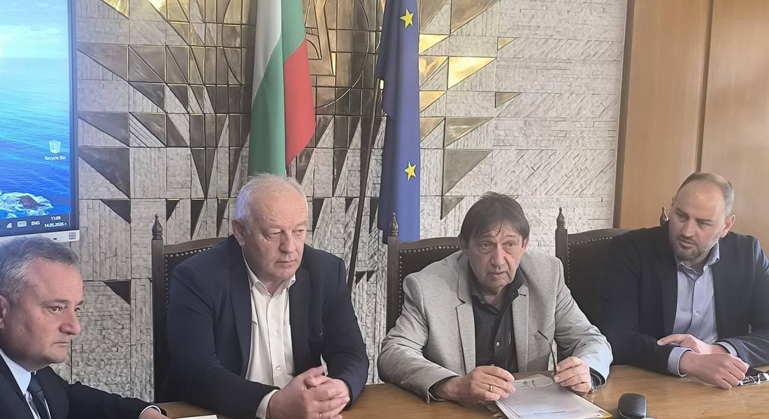 Министър Иван Шишков пристигна в Смолян във връзка със свлачището на пътя Пампорово - Смолян