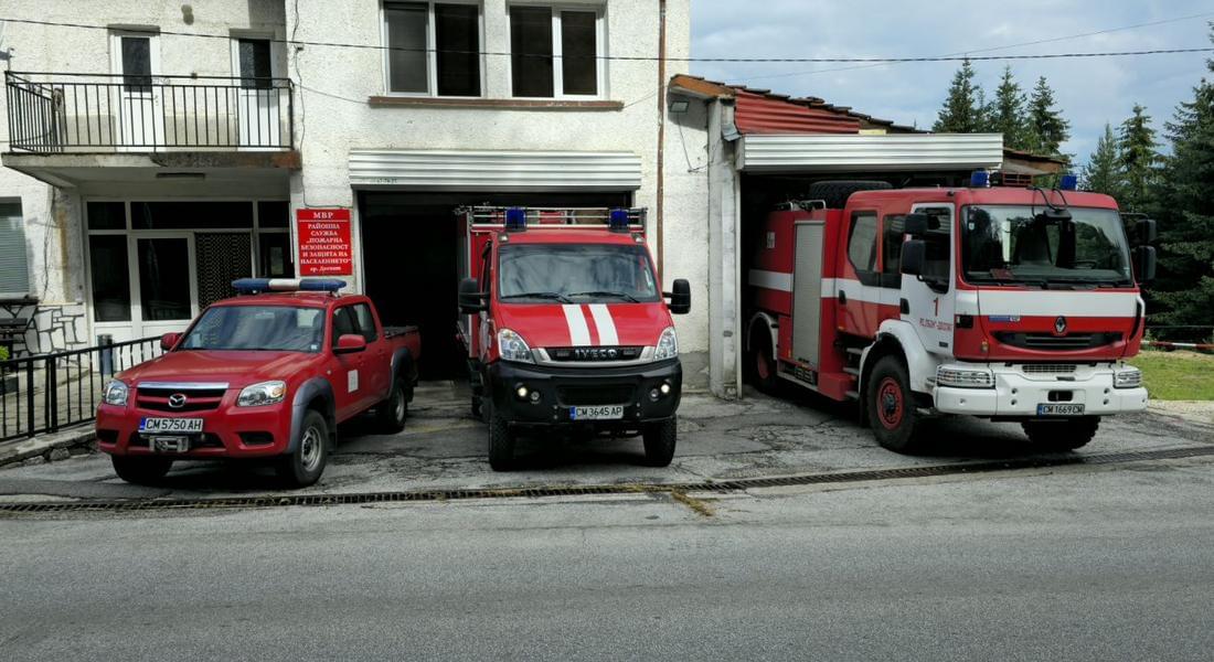 Пожарникари от РСПБЗН – Доспат получиха отличие от министъра на вътрешните работи за проявена смелост и професионализъм