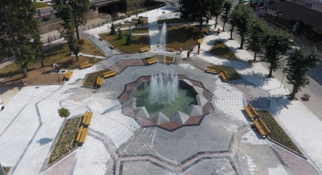 Доброволци от България и Турция помагат на възрастни хора в Мадан по инициативата „Внуци под наем“