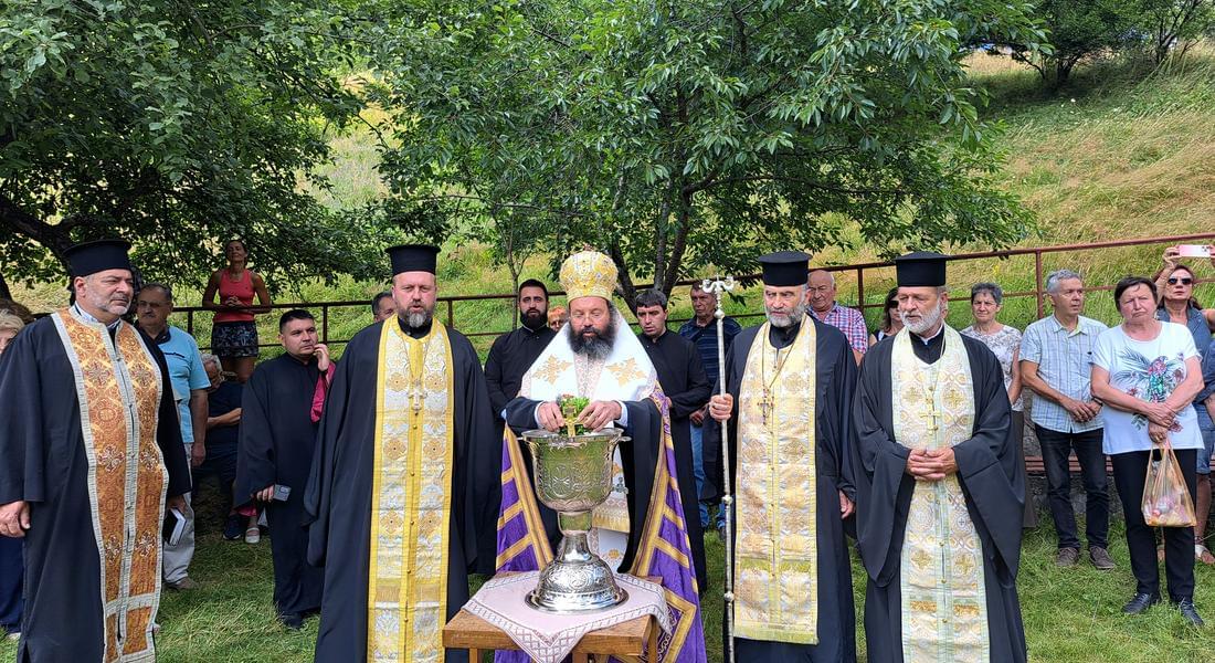 С водосвет параклисът „Преображение Господне” в село Стойките отбеляза своя празник