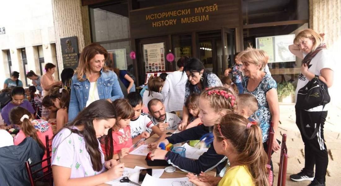 Смолян събира деца и родители на тридневния арт фестивал „Празник на цветовете“