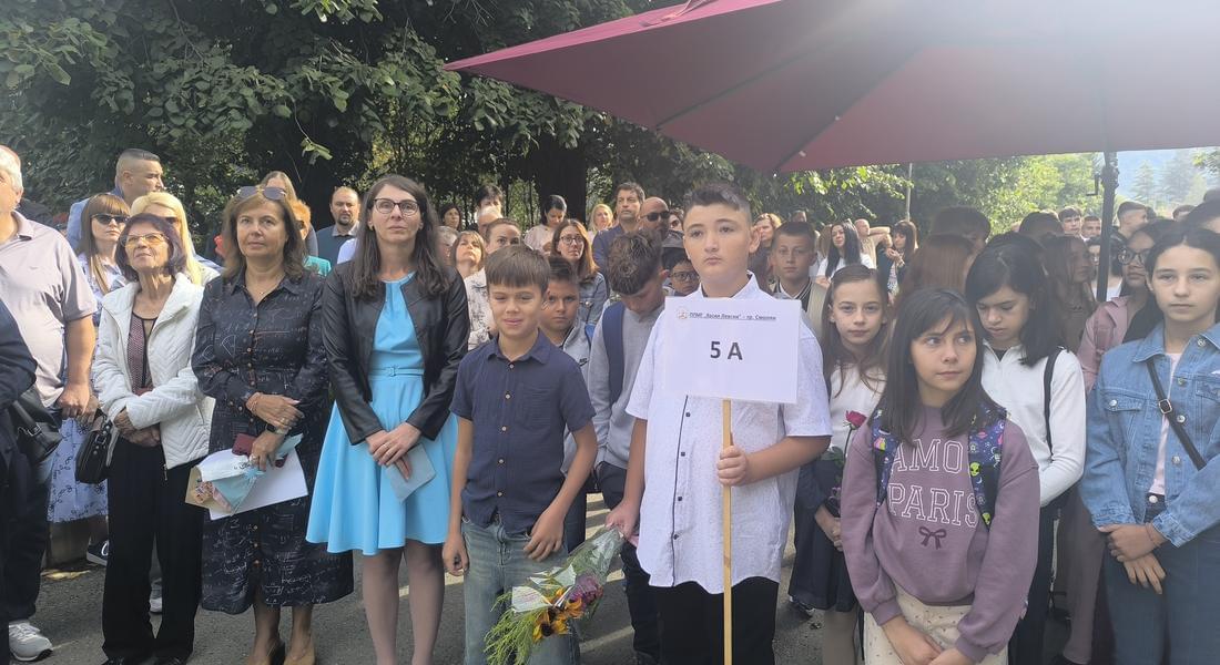 Близо 8000 ученици започнаха учебната година в област Смолян