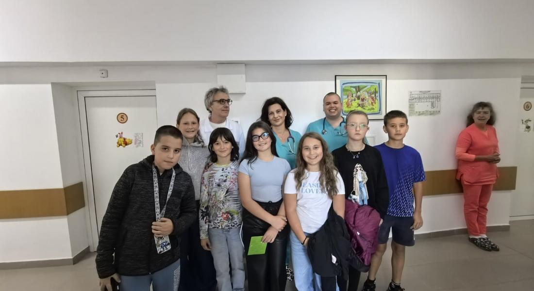 „От дете за дете“ – шестокласници с благороден жест към малките пациенти на МБАЛ – Смолян