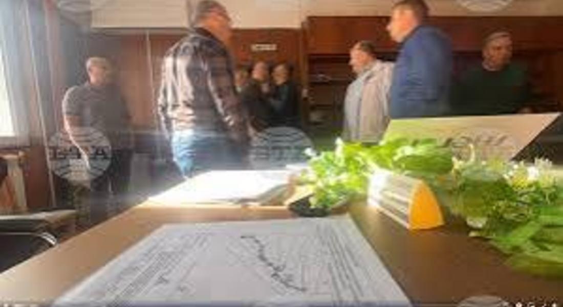 Двама мъже са задържани след напрежение на заседание на Общинския съвет в Доспат