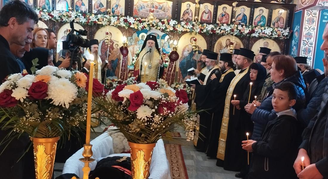 Пловдивският митрополит Николай отслужи опело и погребение на игумения Анастасия в Смолянския манастир „Св. вмчк Пантелеймон”