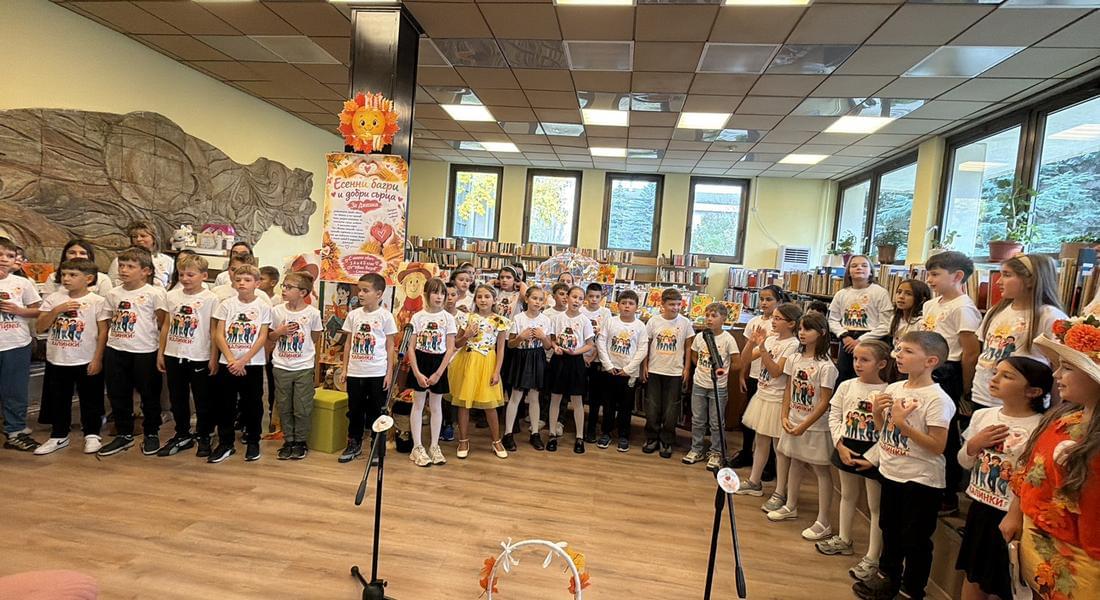 Есенен карнавал с голямо сърце в Регионална библиотека „Николай Вранчев“: Ученици от ОУ „Иван Вазов“ подкрепиха 19-годишната Джесика
