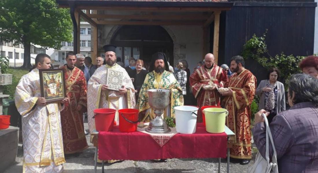  Тържествено в Смолян бе почетен Светия Дух