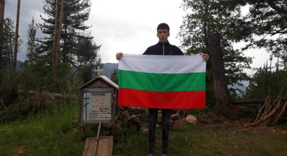 Младежи събират дарения, за да възстановят плочата на параклиса „Св.Георги Победоносец” край Дунево