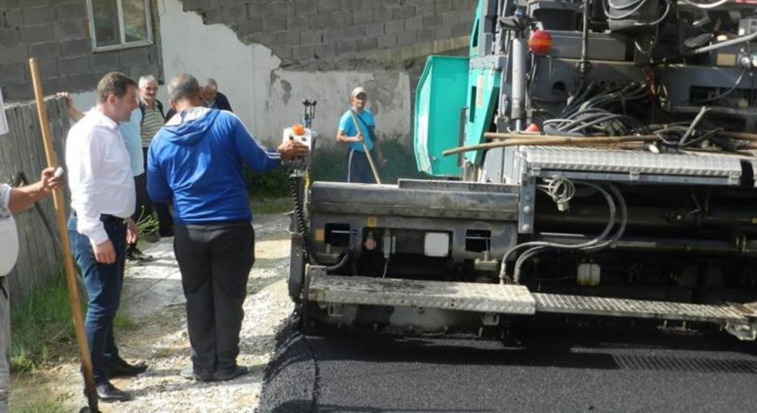  ПРИКЛЮЧВАТ РЕМОНТНИТЕ ДЕЙНОСТИ И НА УЛИЦА „АВРАМОВСКА" В МАДАН