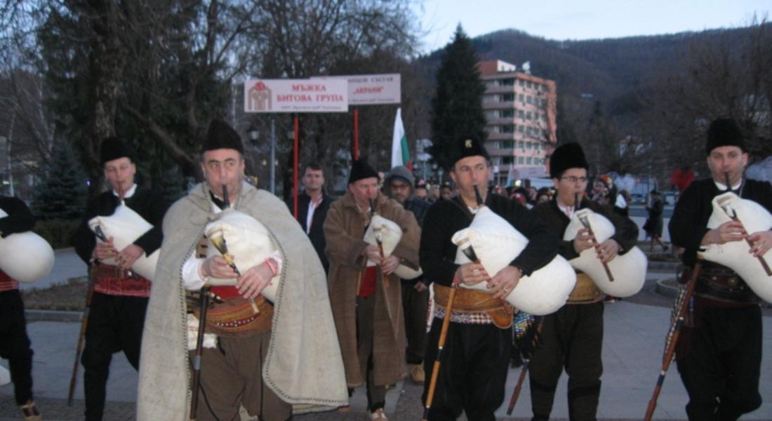 Златоградските самодейци празнуват