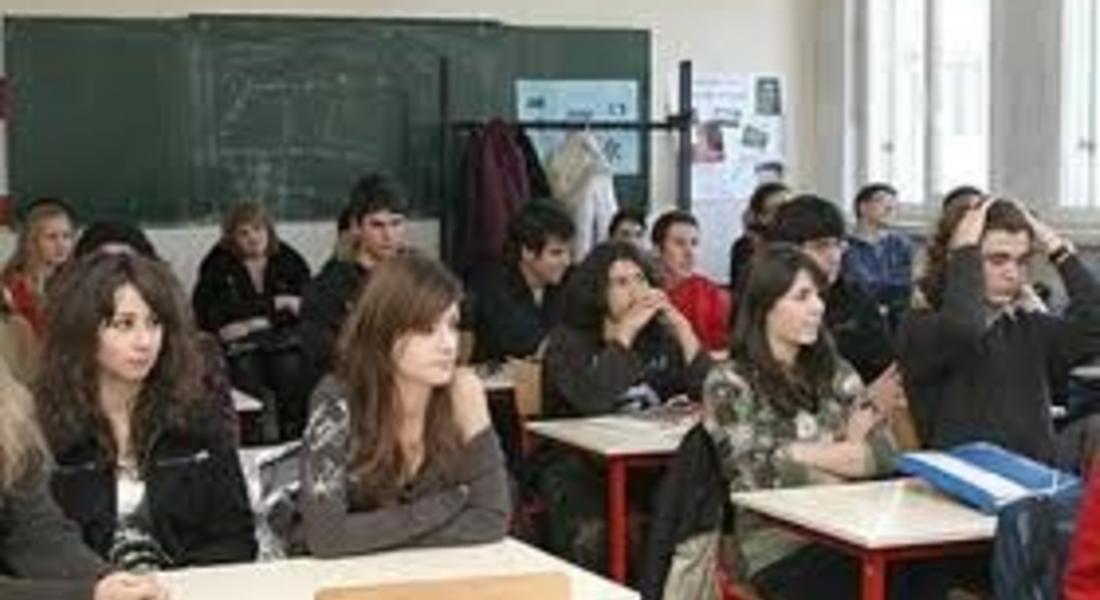 Половината гимназисти не разбират какво четат