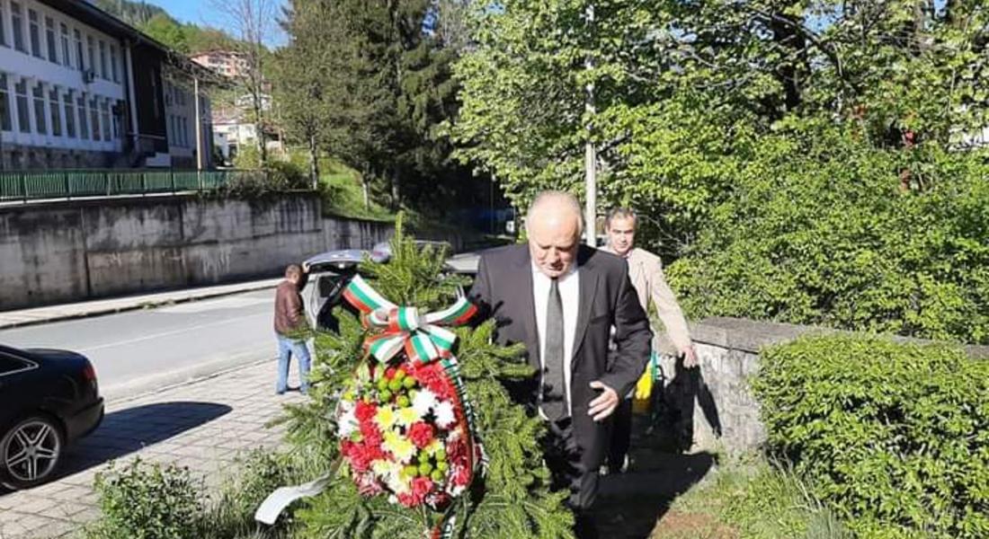 Днес свеждаме глави в знак на почит и преклонение пред жертвите на най-кръвопролитната война на Стария континент