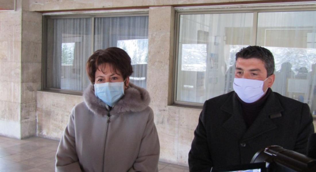 Трима са медицинските специалисти с  положителни проби за COVID-19 в Смолян 