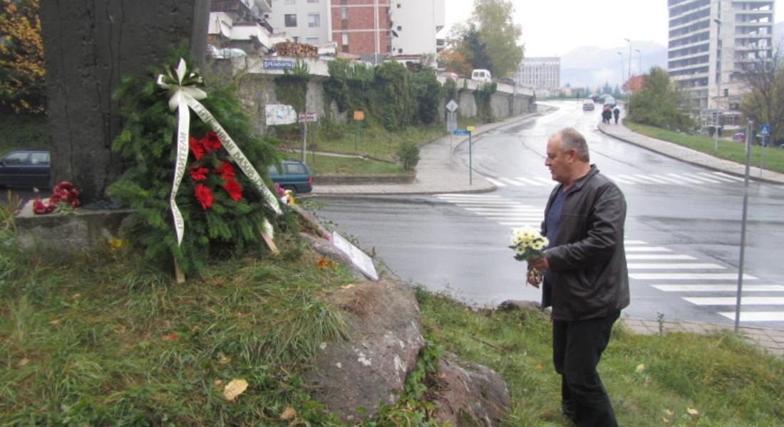 МГЕРБ – Смолян постави мраморна плоча до паметника на Паисий Хилендарски