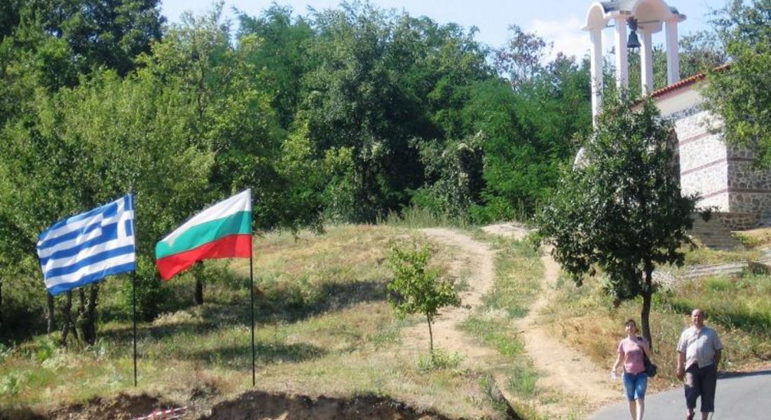   Издигат паметник на Момчил Юнак на ГКПП- Златоград