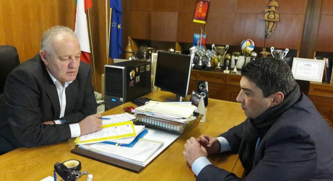 Мелемов инициира среща със Славов за проблема с кучетата