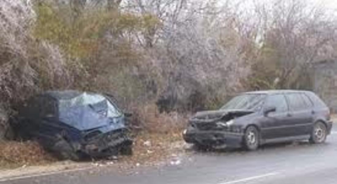 Сузуки се преобърна на пътя, трима са ранени