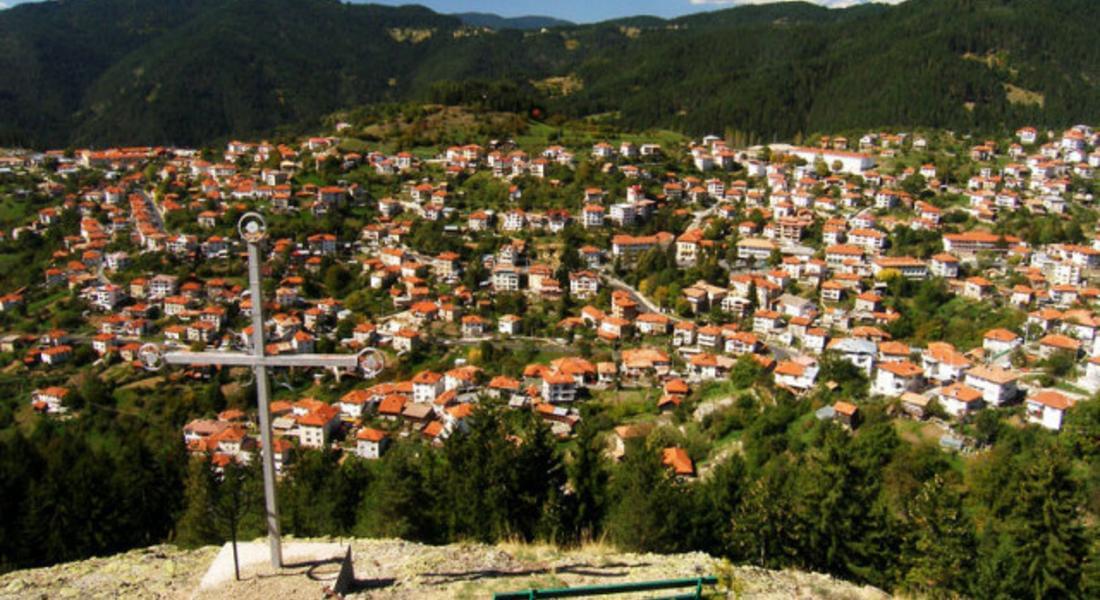  27 параклиса и 3 големи кръста закрилят Момчиловци