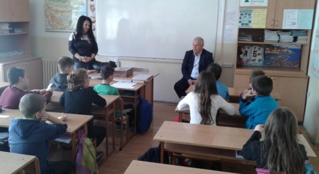 Търсят учители в Смолянско 