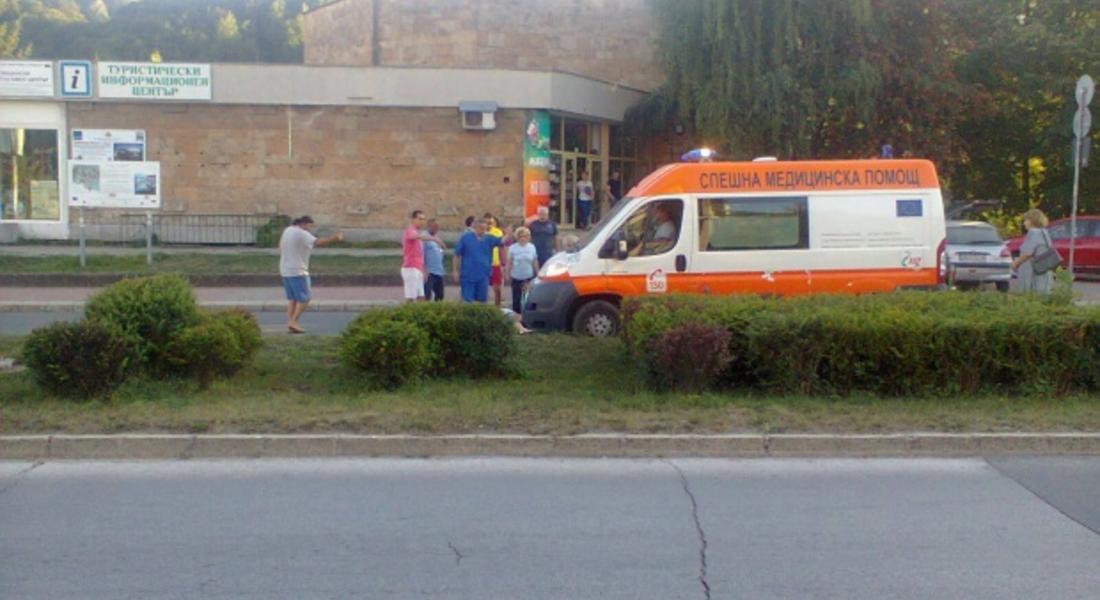Шофьор блъсна съдийка на пешеходна пътека