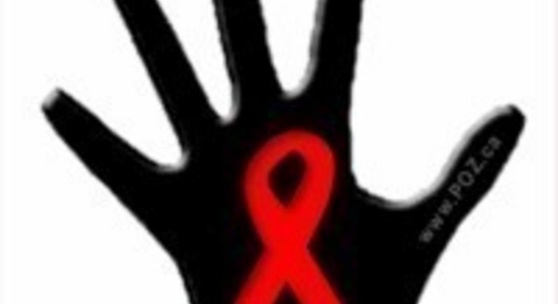 Ученици правят червена панделка от цветя, показват съпричастността си към проблема СПИН
