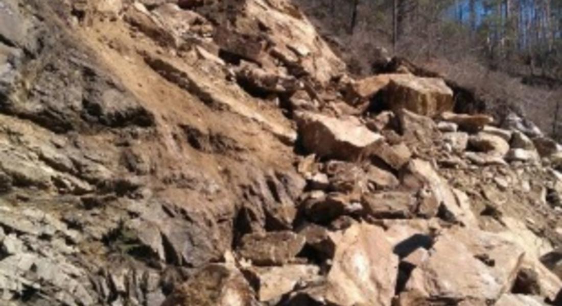 Свлачището в района на Тикале продължава да е активно