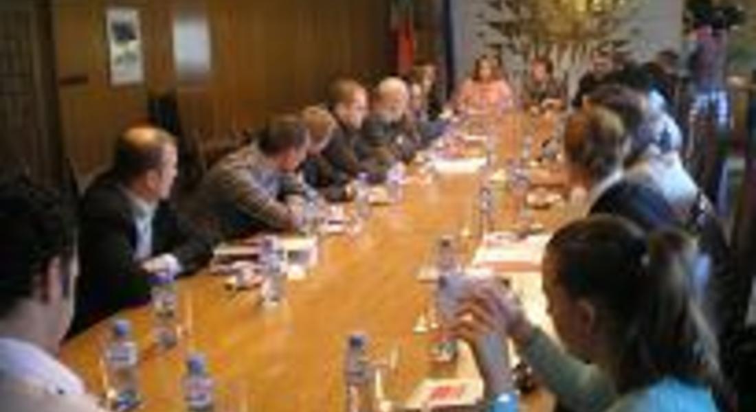 Млади лидери се учат от опита на община Смолян