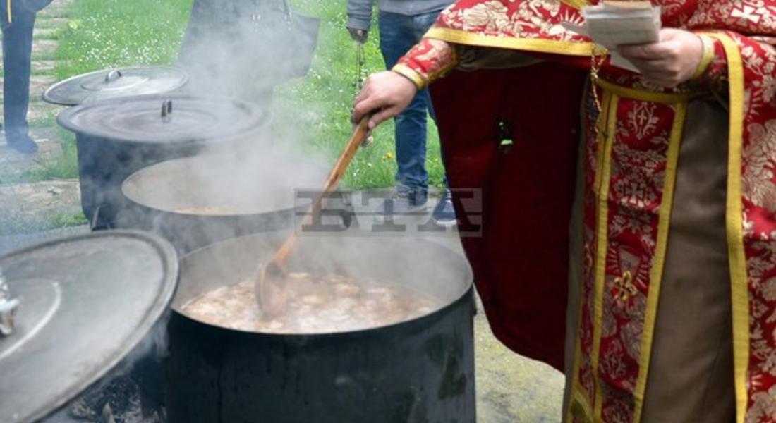 Икони и курбан раздадоха на пътя Смолян - Пловдив