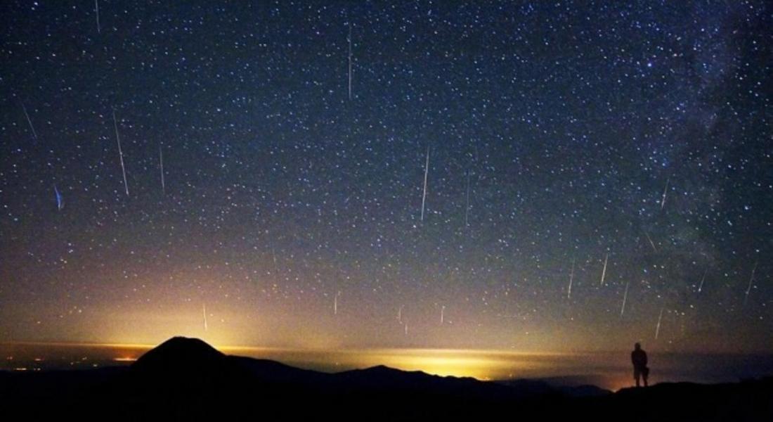Десетки падащи звезди наблюдаваме днес
