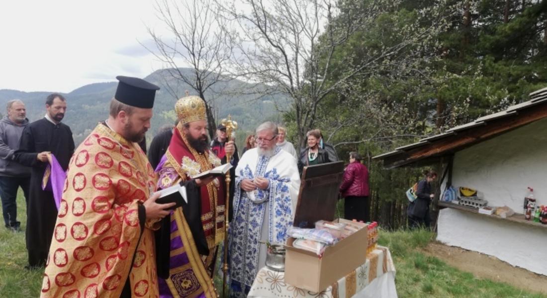 Момчиловци даде курбан за здраве и молебен