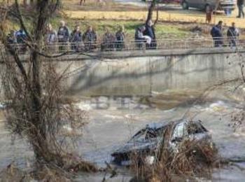 И днес не откриха телата на съпрузите, загинали в девинската река