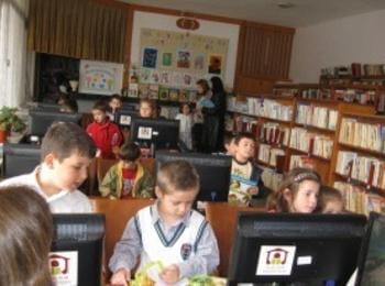 Коледна изложба откриват в регионалната библиотека в Смолян 