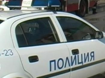 Задържаха в ареста мъж, обиждал и ритал полицаи