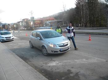 Доброволци и полицаи раздадоха на десетки водачи стикери „Не шофирай, ако си пил!“