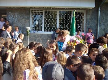 И тази година са предвидени средства за семействата на първокласници, за 2016 г. са  подпомогнати 689 деца