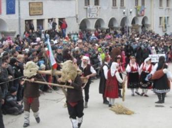 Откриват изложба от кукерски маски в Широка лъка