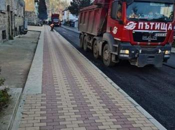 Обновяват централната улица в Рудозем