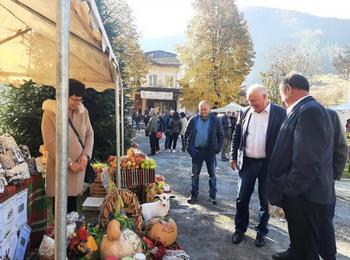 ПРАЗНИКЪТ НА СМИЛЯНСКИЯ ФАСУЛ БЕШЕ ОТКРИТ С ГРЪМ ОТ ФАСУЛЕВО ТОПЧЕ, КАКТО ПОВЕЛЯВА ТРАДИЦИЯТА