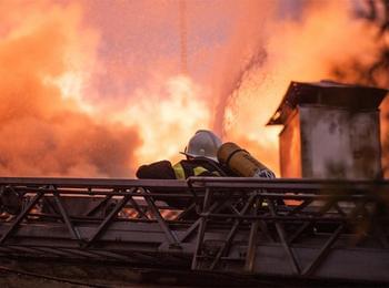 Четири пожара гасиха огнеборци през празничните дни