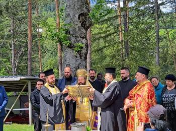 Празничен водосвет отслужи епископ Висарион пред параклиса „ Св.Възнесение Господне” в местността Варадил - кв. Райково