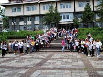 Стотици излязоха на протест в Смолян в подкрепа на 18-годишното пострадало момиче от Стара Загора