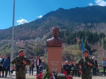 Откриха паметник на Раковски в Смолян, дело на 96-годишният Георги Милушев 