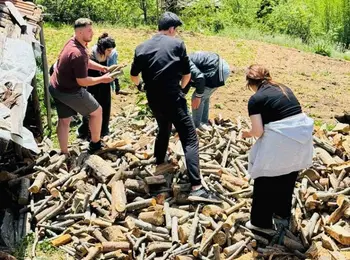 20 младежи от България и чужбина помагат на възрастните хора в община Мадан като "Внуци под наем"