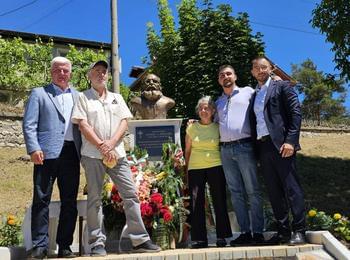 Официално бе открит бюст-паметник на отец Атанас Аролски в село Хвойна