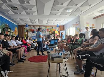 Над 70 младежи се включиха в инспириращо обучение по дебати и презентационни умения в Смолян