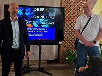 Проф. Илин Савов проведе обучение по киберсигурност с ученици в Девин